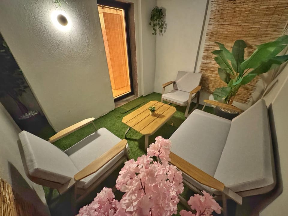 Patio, Balcony/Terrace, Seating area