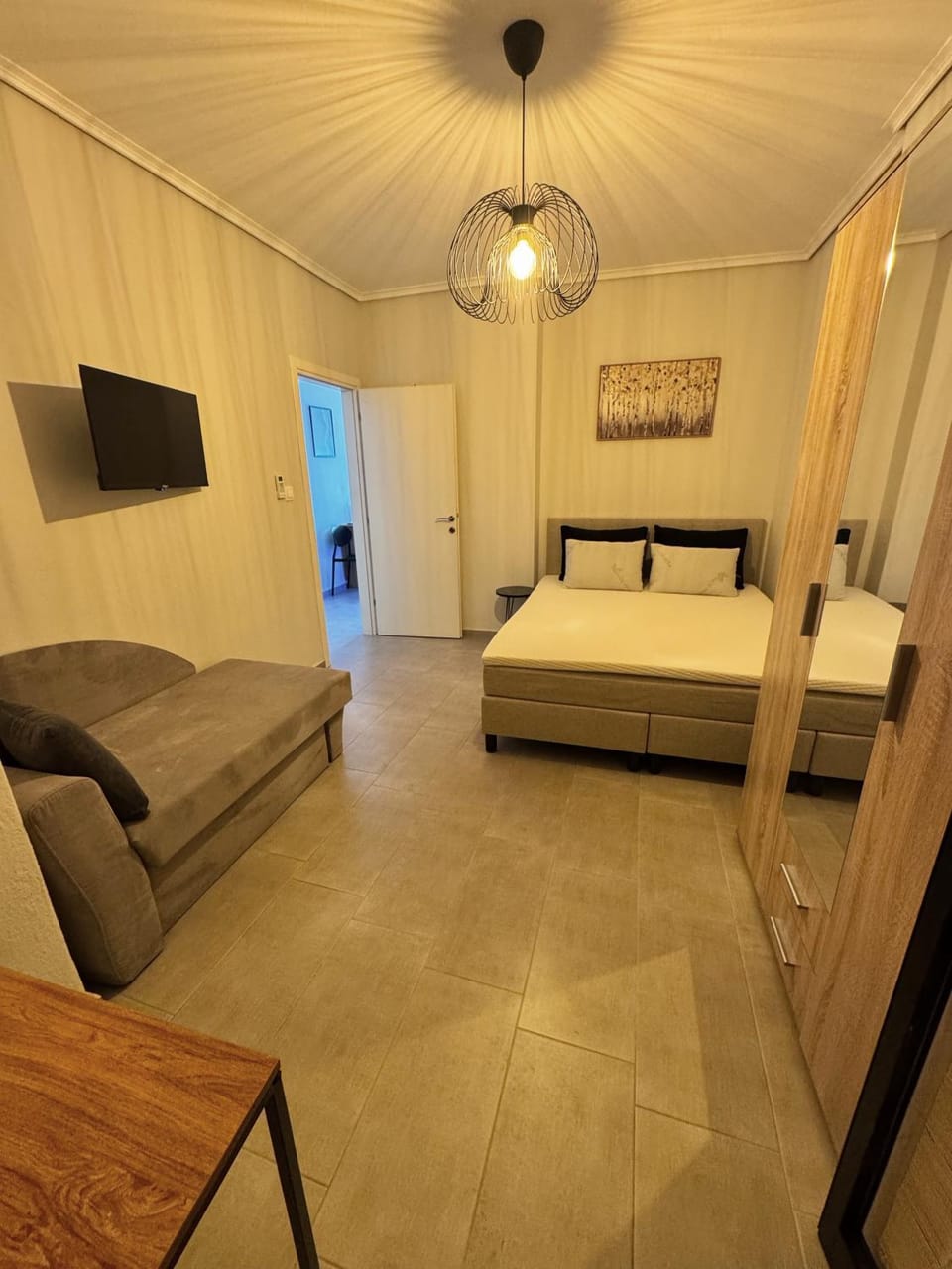 Bed, TV and multimedia, Photo of the whole room, Bedroom, wardrobe