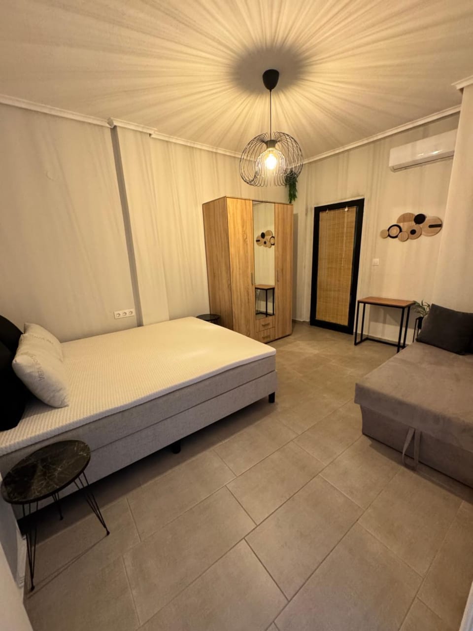 Bed, Photo of the whole room, Bedroom, wardrobe, air conditioner