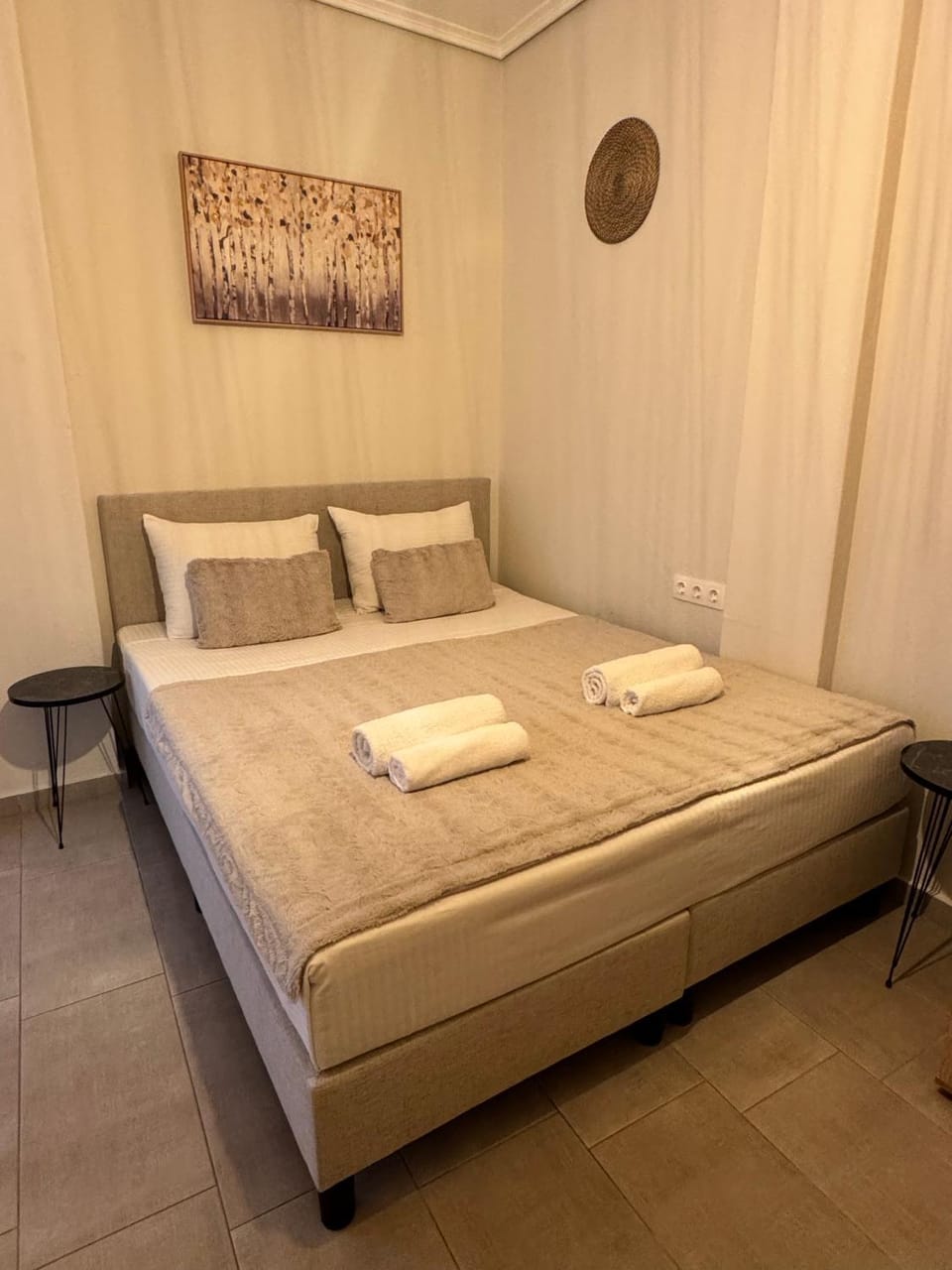 Bed, Bedroom, towels