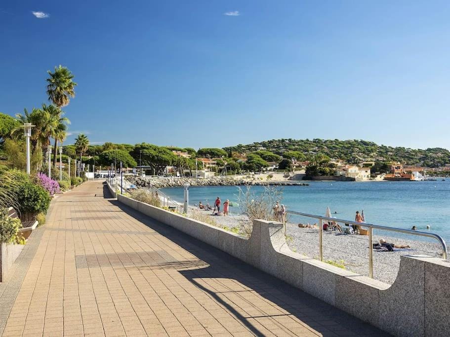 Superbe appart neuf centre ville 6 personnes calme avec jardin Apartment in Sainte-Maxime