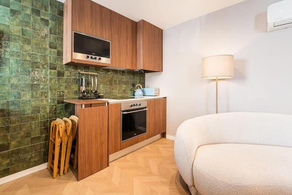 Beachside House in Matosinhos by Lisbeyond House in Matosinhos