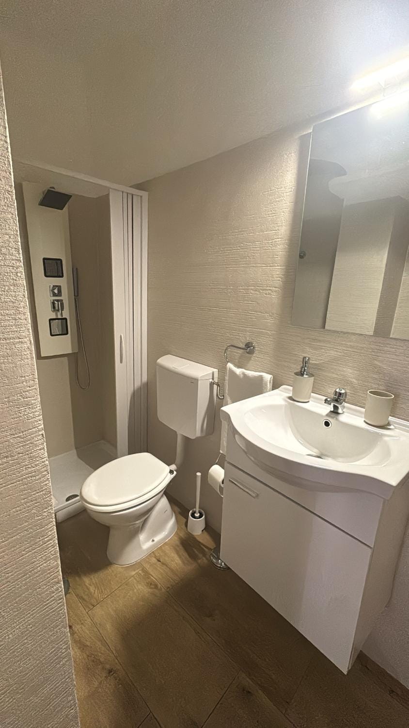 Bathroom, towels
