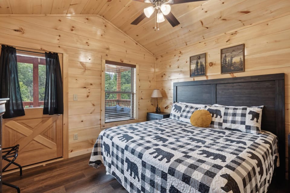 You Are My Sunshine - 3 BR Cabin - Downtown Pigeon Forge!! Cabin in Pigeon Forge