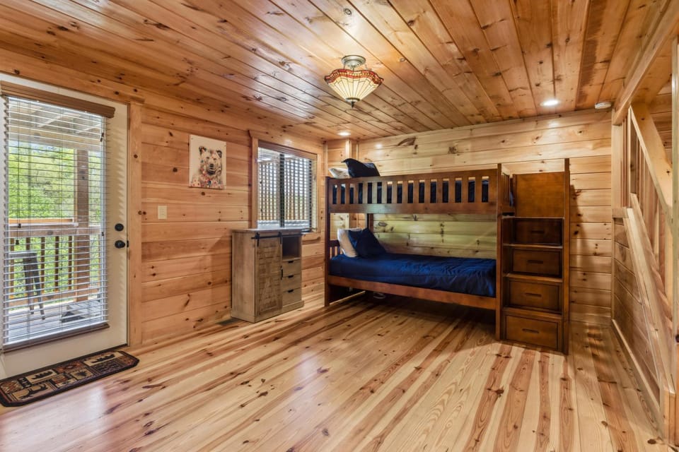Smoky Nights is an enticing retreat just minutes from the Pigeon Forge Parkway! House in Sevier County