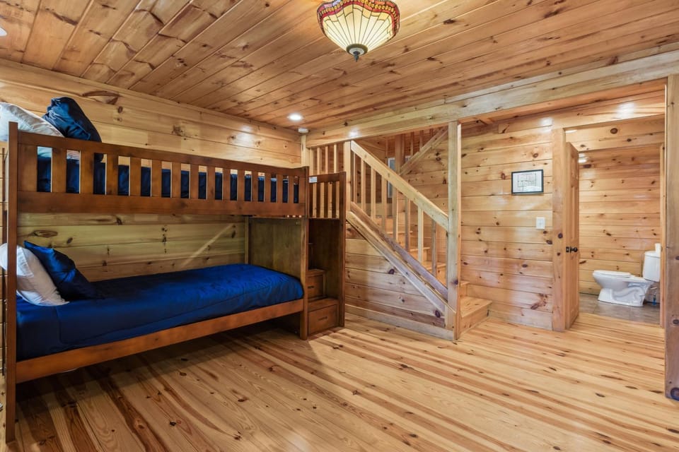 Smoky Nights is an enticing retreat just minutes from the Pigeon Forge Parkway! House in Sevier County