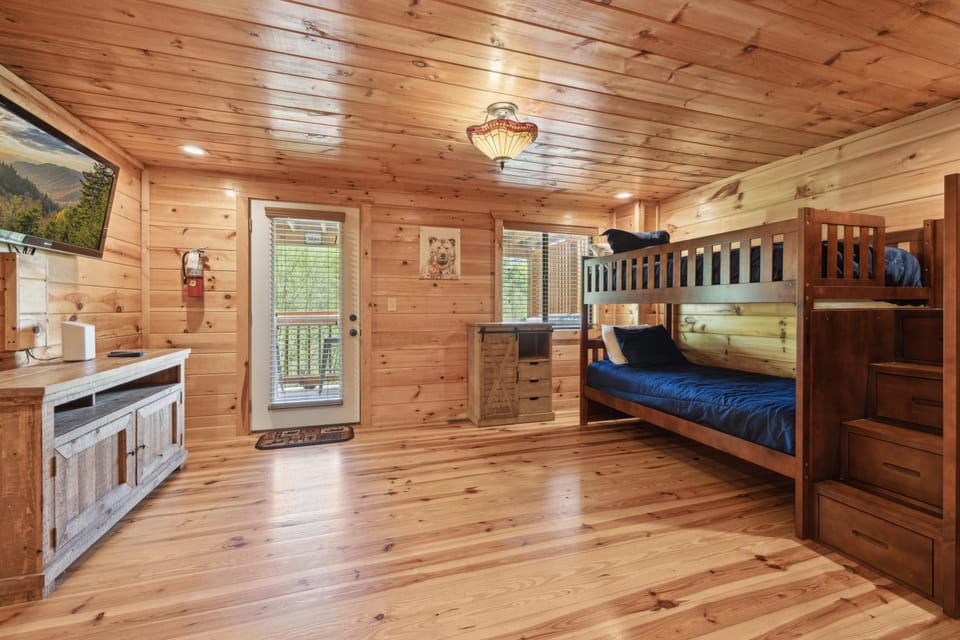 Smoky Nights is an enticing retreat just minutes from the Pigeon Forge Parkway! House in Sevier County