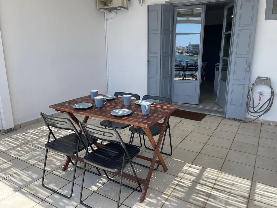 City Centre Tinos Studio with Old Port Sea View & Balcony Apartment in Decentralized Administration of the Aegean
