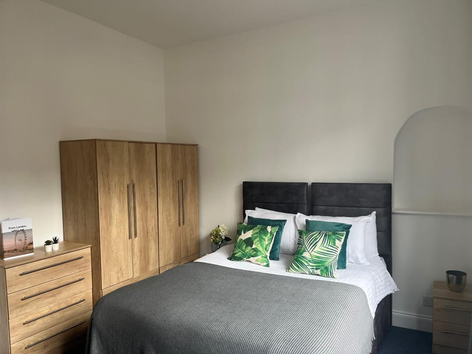 Bed, Bedroom, wardrobe