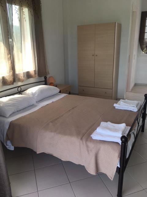 Bed, Bedroom, towels, wardrobe