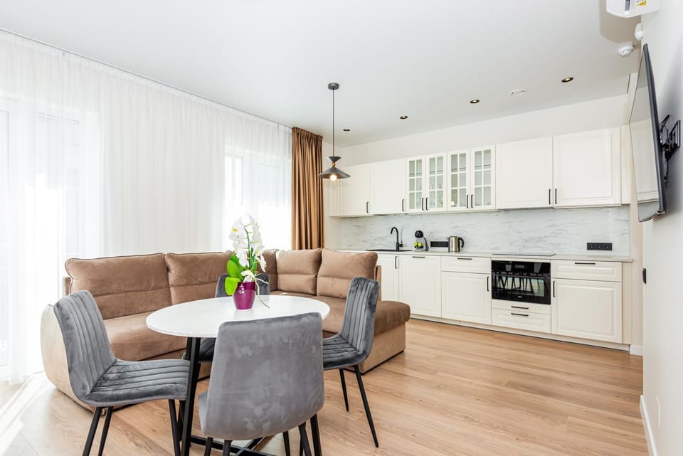 Seating area, kitchen