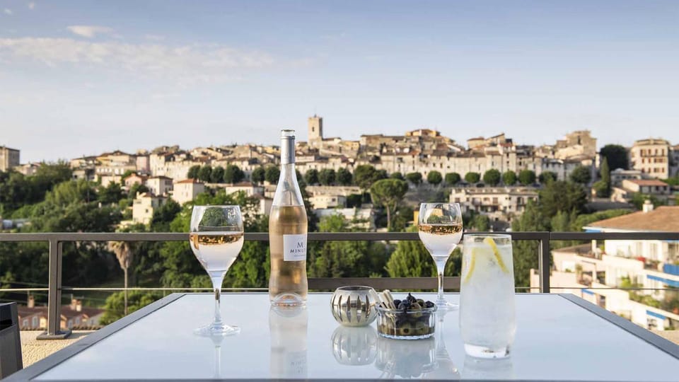 View (from property/room), Balcony/Terrace, Food and drinks, City view, Drinks, Alcoholic drinks