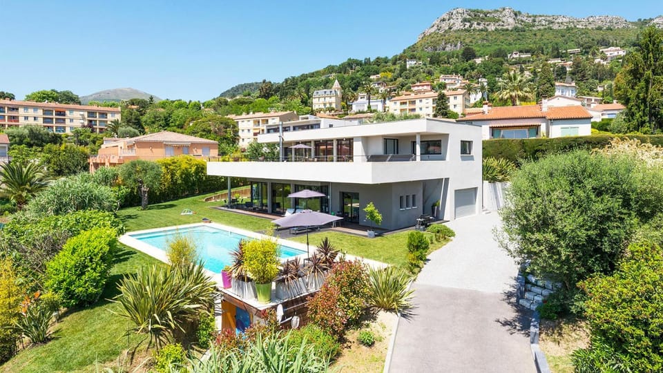Property building, Garden, Pool view, Swimming pool, sunbed