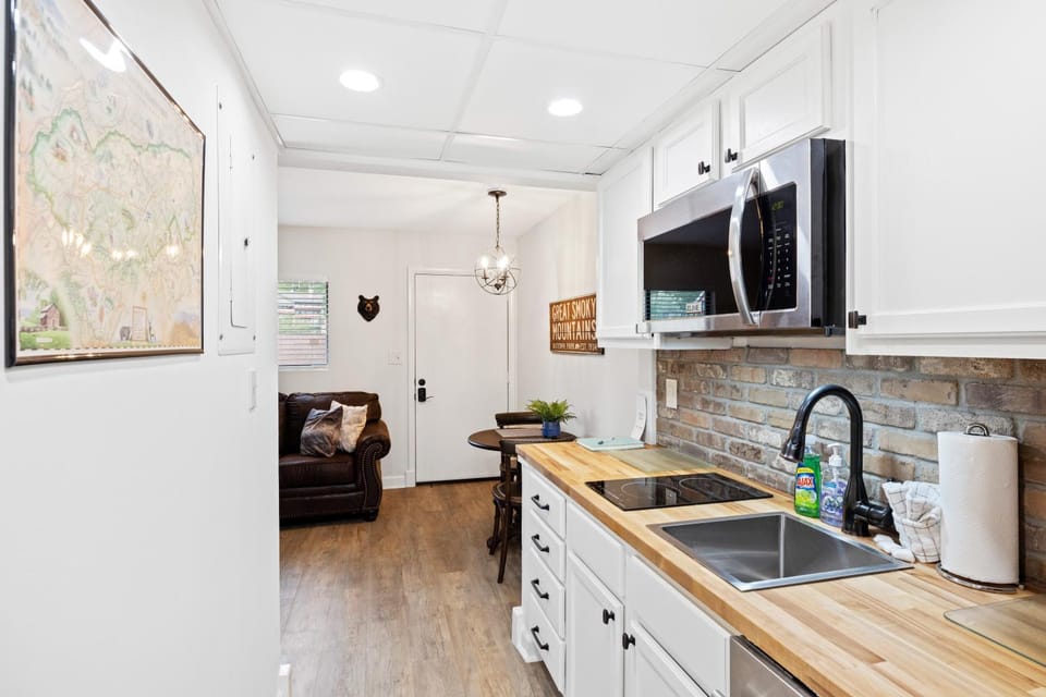 Beary Convenient is a Newly Renovated King Suite Condo in the heart of Gatlinburg with pools House in Gatlinburg