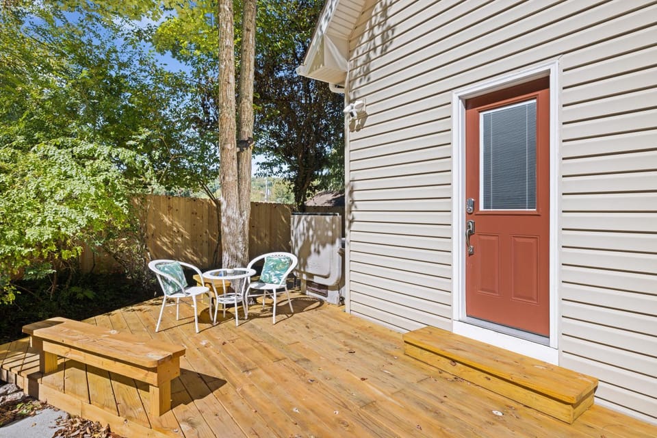 Little Bear Cottage is located only a half-mile away from downtown Gatlinburg! House in Gatlinburg