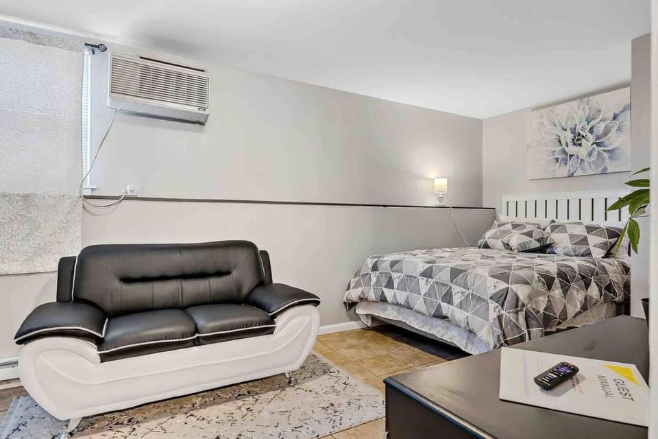 Country Studio Apartment in Aurora