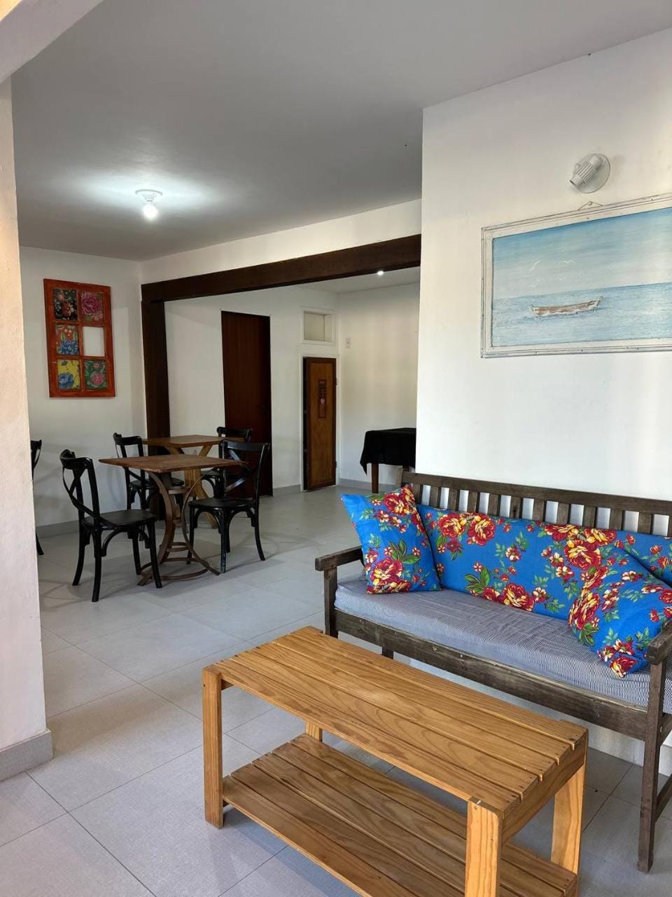 Seating area, Dining area