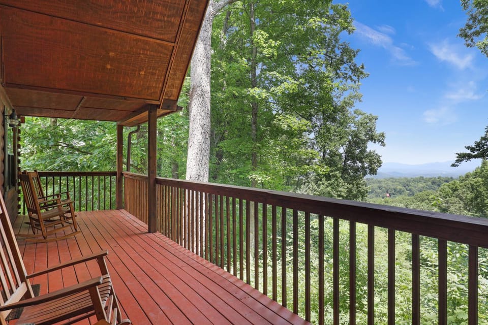 Edens Ridge is a charming two bedroom log cabin nestled in Sky Harbor minutes from town Cabin in Gatlinburg