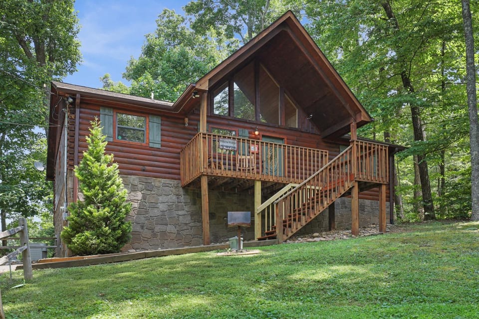 Edens Ridge is a charming two bedroom log cabin nestled in Sky Harbor minutes from town Cabin in Gatlinburg