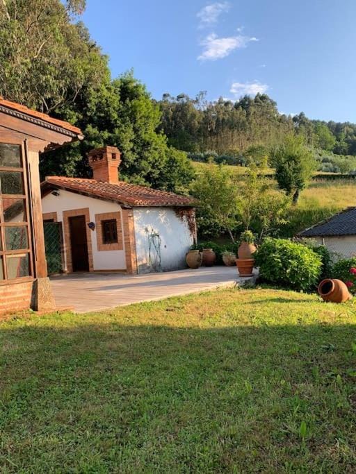 Casa La Bolera Casa de dos plantas porche y jardín House in Asturias