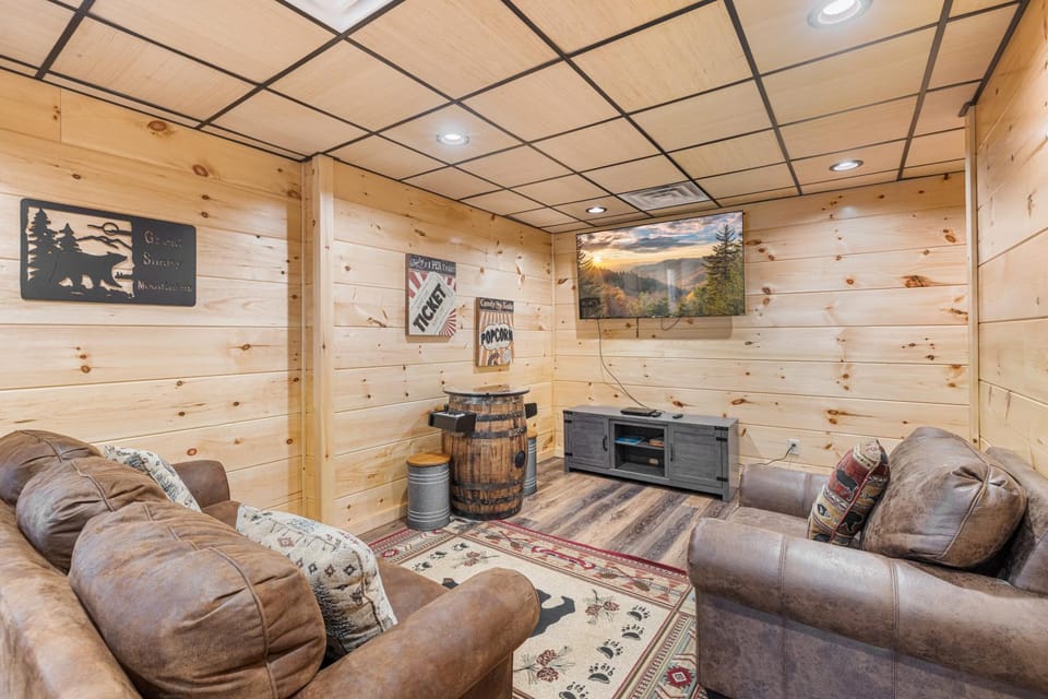 The Red Bird Cabin is a newly built 2 bed 2 bath cabin less than a mile from Pigeon Forge Cabin in Pigeon Forge