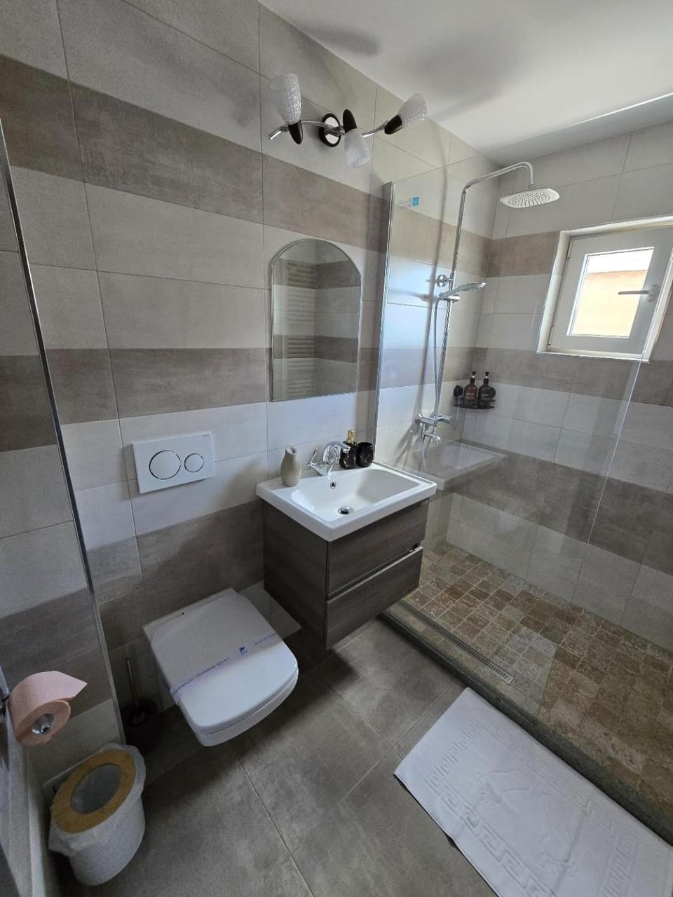 Shower, Toilet, Bathroom, towels