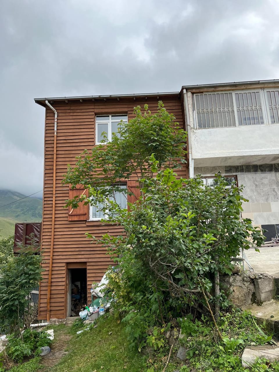 Property building, Spring, Day, Natural landscape, Garden, Garden view, Mountain view