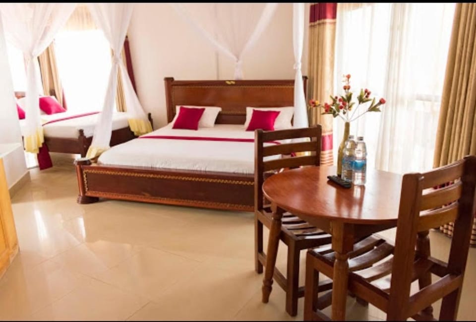 Bed, Living room, Photo of the whole room, Bedroom