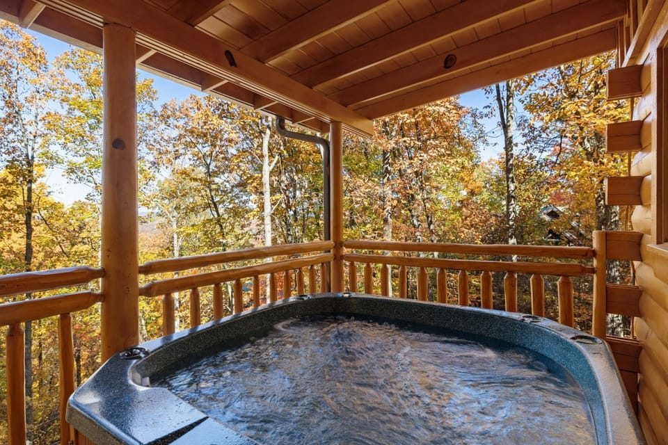 Moonlight Obsession a Dog Friendly 2 BD 2 Bath Log Cabin located 5 miles from downtown Gatlinburg Cabin in Gatlinburg