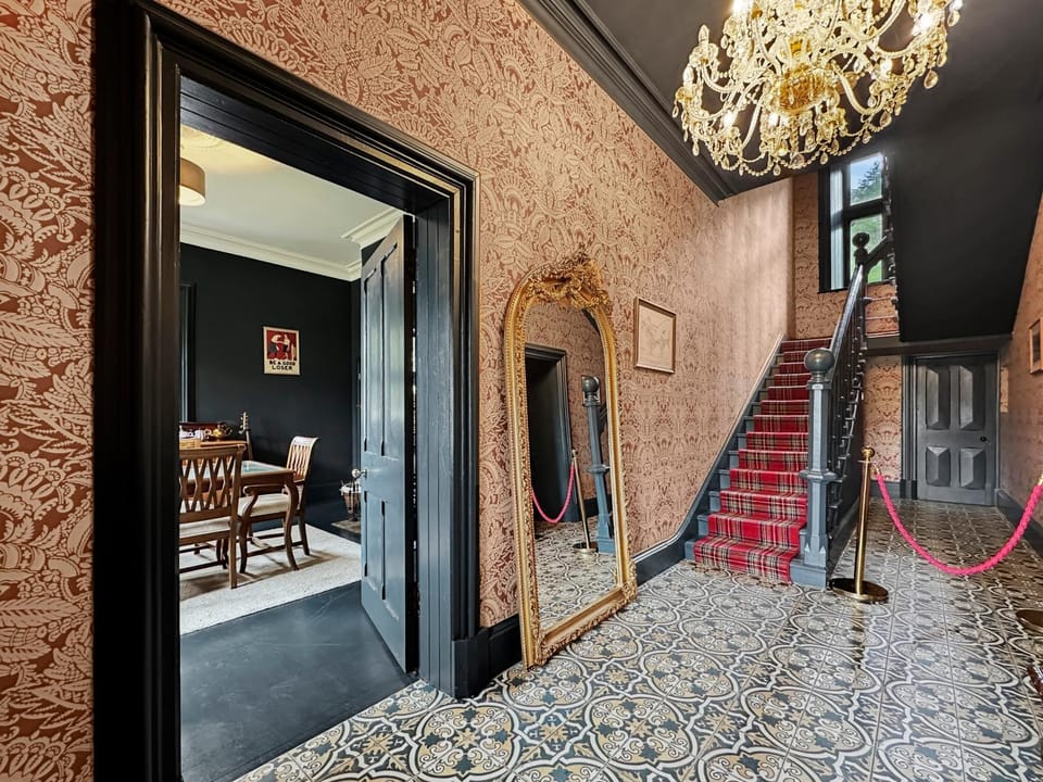 Property building, Facade/entrance, Lobby or reception, On site, acessibility