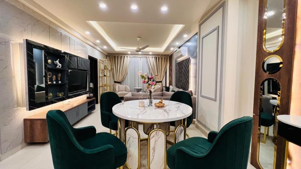 TV and multimedia, Living room, Seating area, Dining area, furniture, furniture
