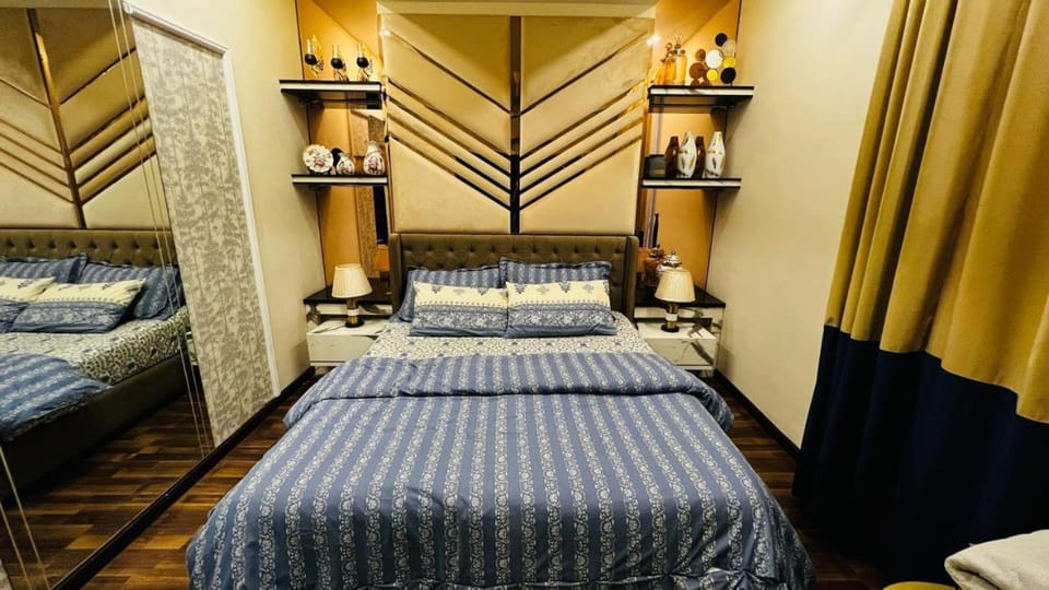 Bed, Photo of the whole room, Decorative detail, Bedroom