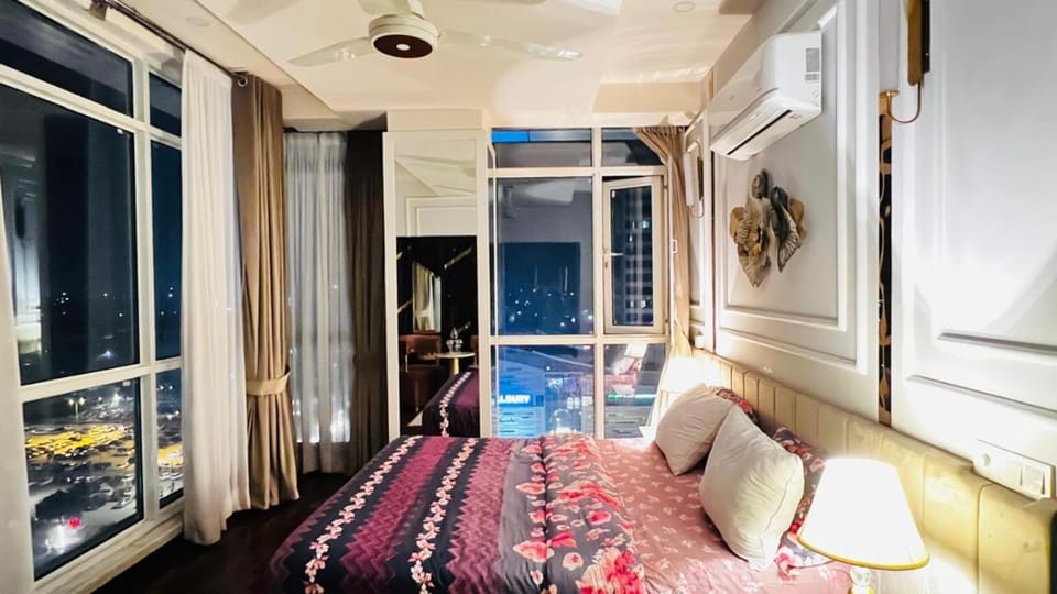 Bed, Living room, Photo of the whole room, Seating area, Bedroom, sunbed, air conditioner
