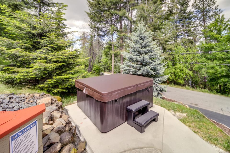 Hot Tub & Lake Views! Tree-Lined Hayden Home House in Kootenai County