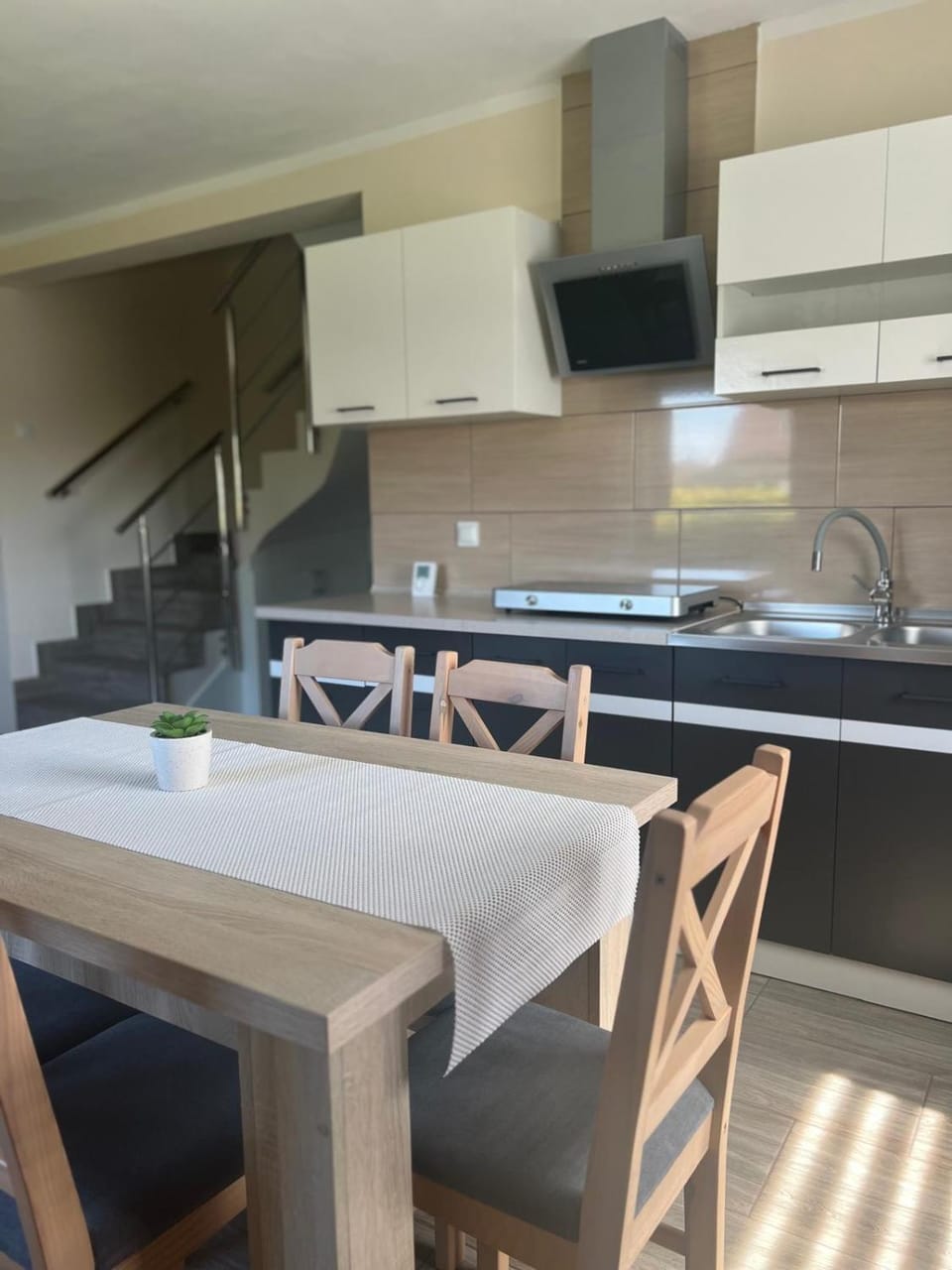 Kitchen or kitchenette, Dining area, stove