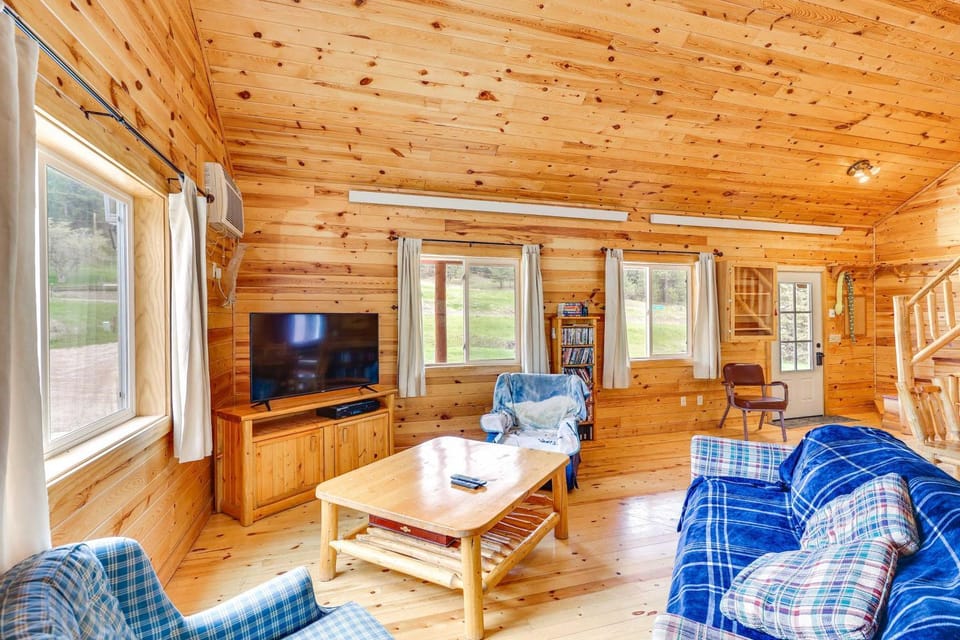 Deck + BBQ: Pet-Friendly Cabin Near Sturgis Rally Cabin in North Lawrence