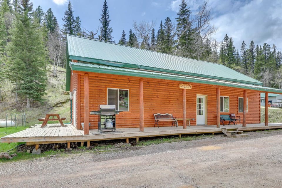 Deck + BBQ: Pet-Friendly Cabin Near Sturgis Rally Cabin in North Lawrence