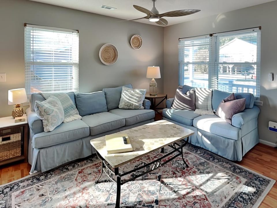 Day, Living room, Seating area, furniture