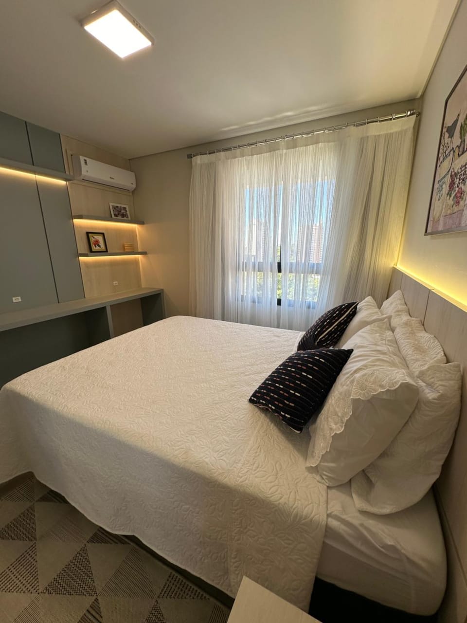 Bed, Photo of the whole room, Bedroom, air conditioner