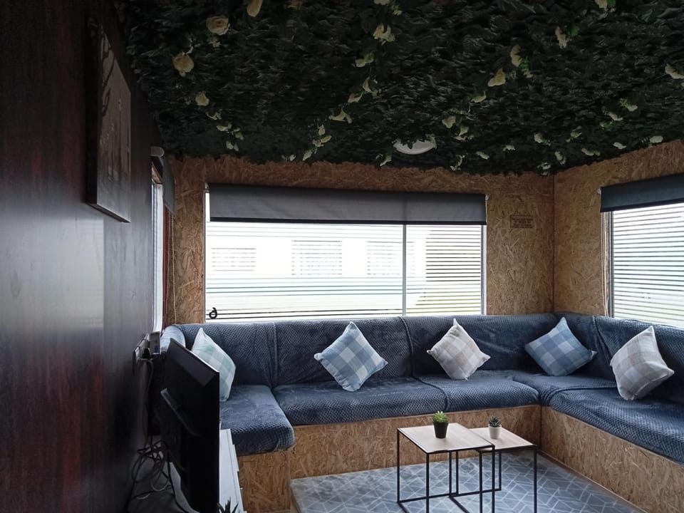6 Headwards Glamping Retreat Campground/ 
RV Resort in Hemsby