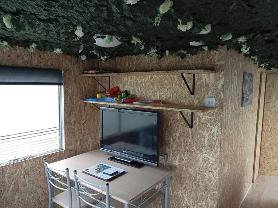 6 Headwards Glamping Retreat Campground/ 
RV Resort in Hemsby