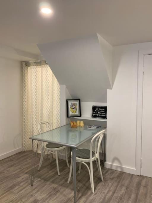 Studio Ananas Apartment in Quebec City