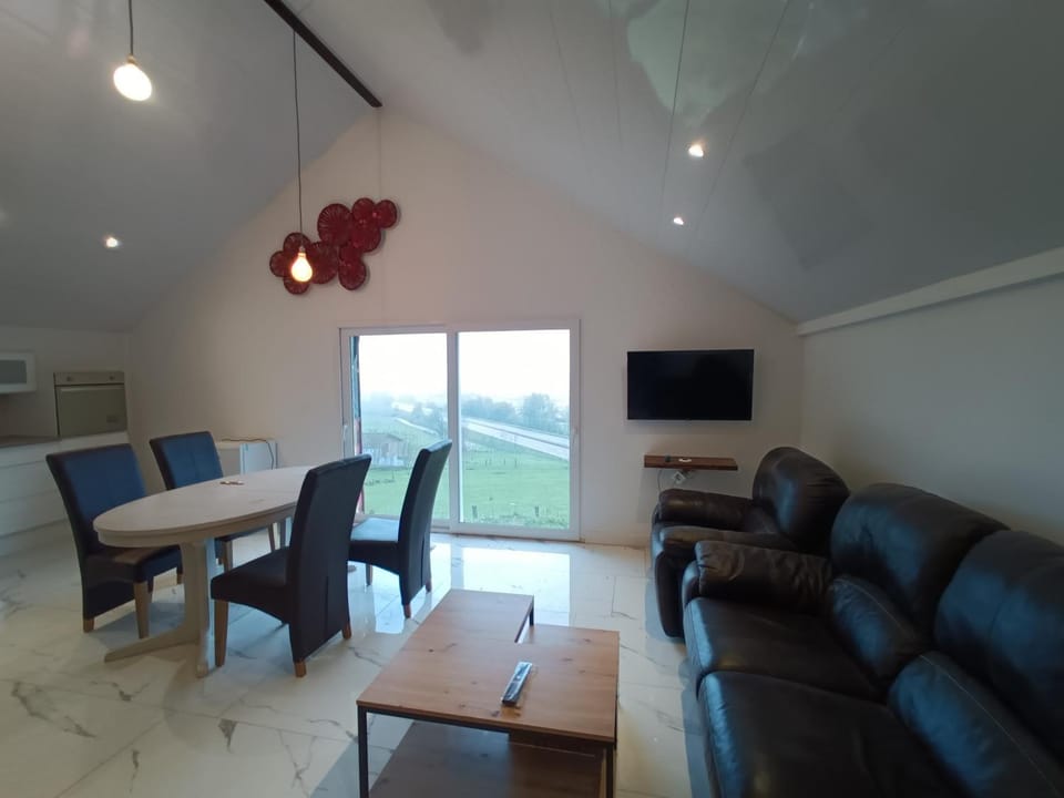 Communal lounge/ TV room, TV and multimedia, Living room, Evening entertainment