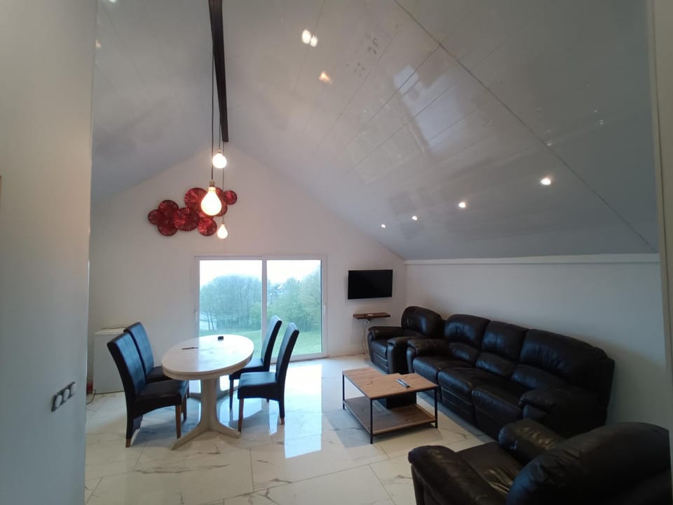 Communal lounge/ TV room, TV and multimedia, Living room, Evening entertainment