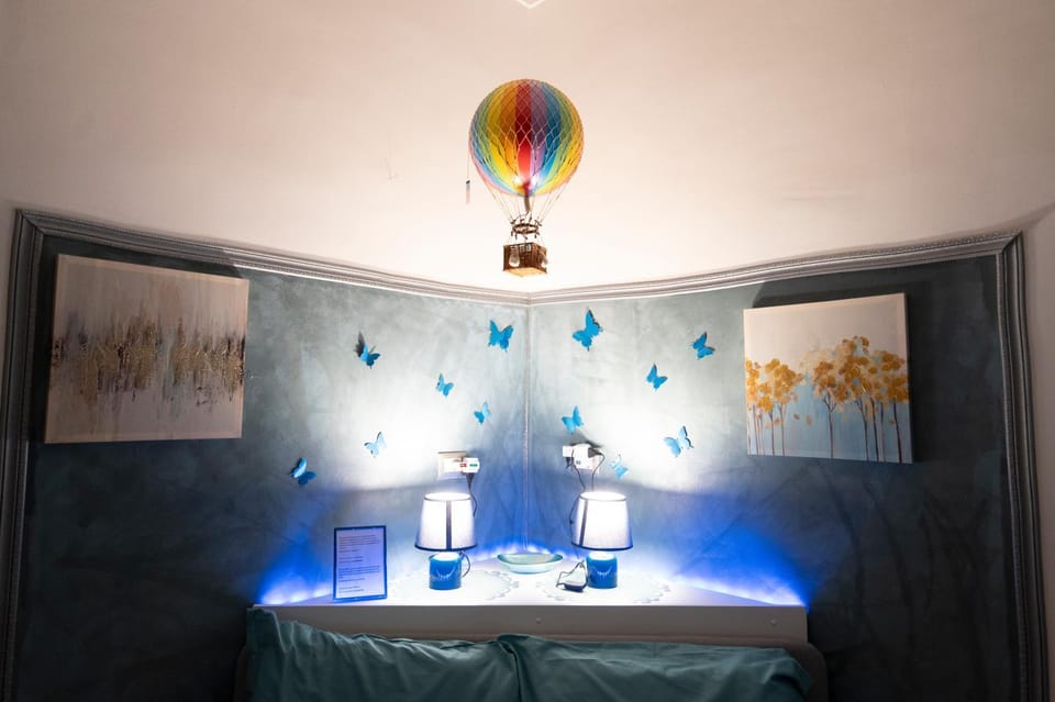 Bed, Photo of the whole room, Decorative detail, Bedroom