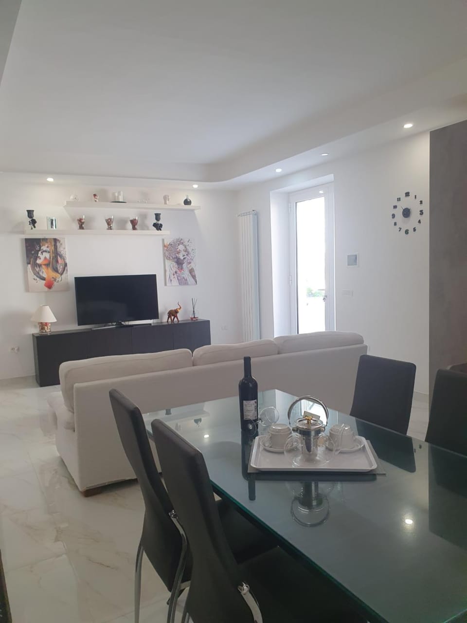 Communal lounge/ TV room, TV and multimedia, Living room, Dining area