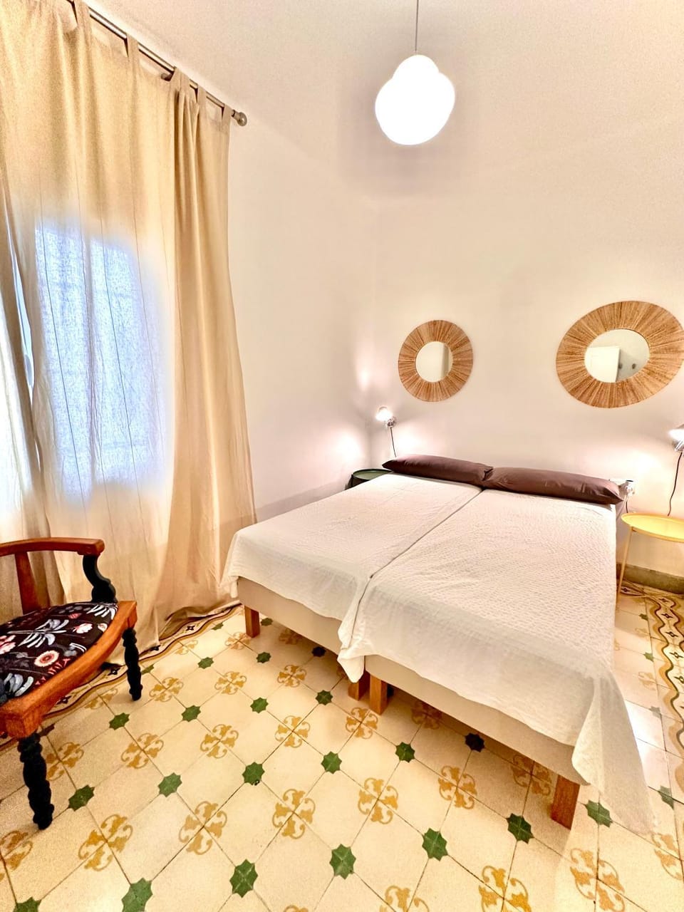 Bed, Photo of the whole room, Bedroom