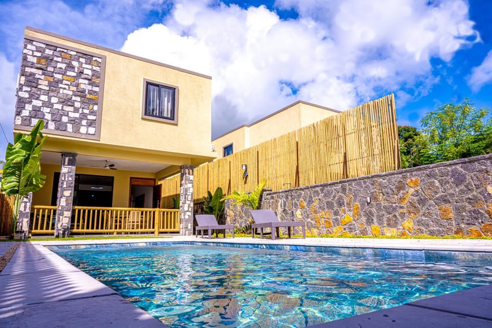 Pool view, Swimming pool, sunbed