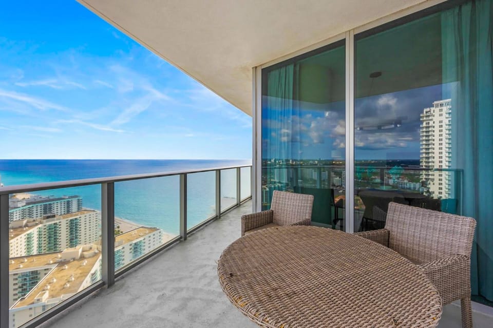 Corner condo, Wraparound Balcony Ocean and City Views at LYFE Resort Apartment in Hollywood Beach