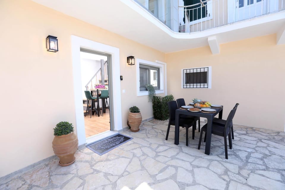 Property building, Patio, View (from property/room), Balcony/Terrace, Dining area